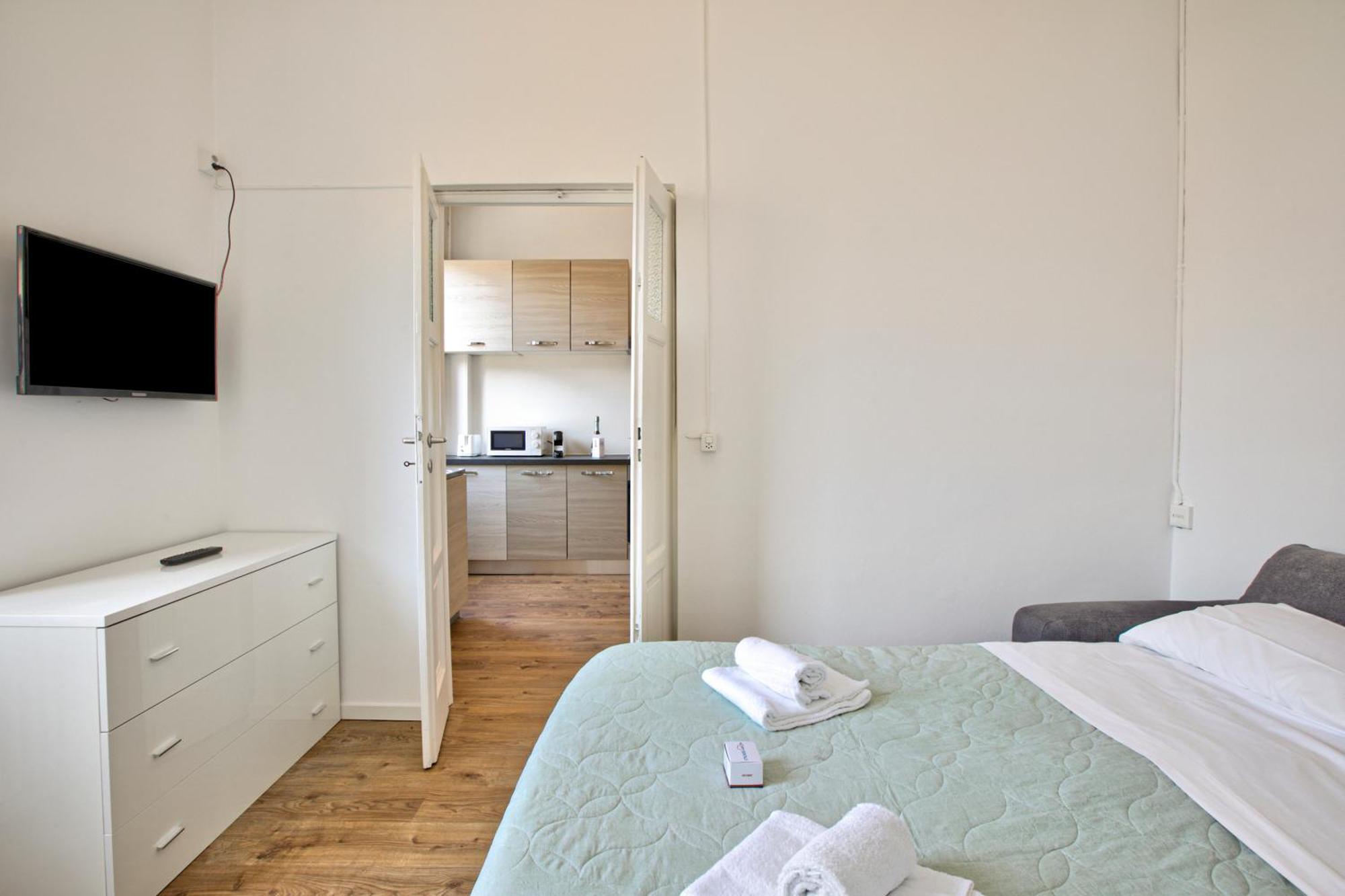 Apartment Dream Of Downtown - Happy